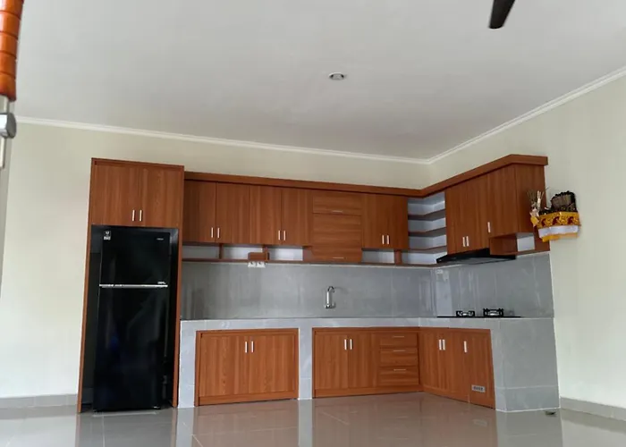 Nyoman House 3*