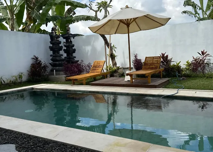 Nyoman House ベッド・アンド・ブレックファスト 3*