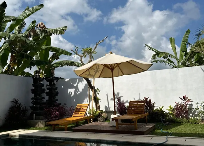 Nyoman House 3*