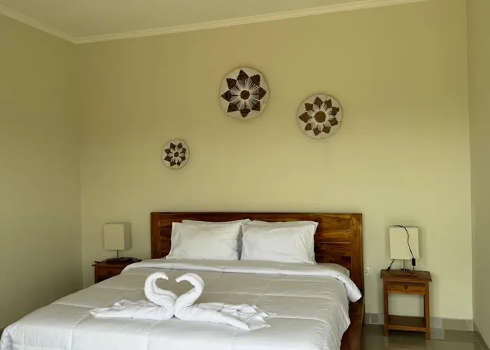 Nyoman House 3*